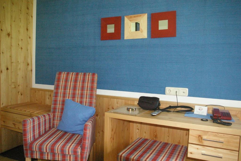 Hotel Maximilian Mayrhofen Room photo